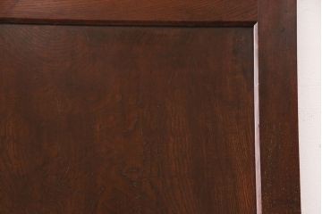 明治期の蔵戸をリペア&カスタム!設置場所に合わせてリサイズし、ドアにリメイク。時代箪笥の引手、アクリル製の家紋を取り付け。外部用塗装で仕上げ。(玄関戸、建具、玄関ドア)