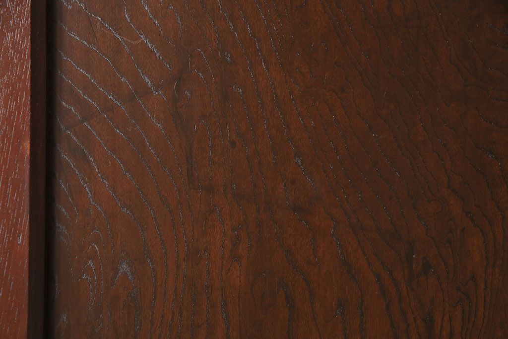 明治期の蔵戸をリペア&カスタム!設置場所に合わせてリサイズし、ドアにリメイク。時代箪笥の引手、アクリル製の家紋を取り付け。外部用塗装で仕上げ。(玄関戸、建具、玄関ドア)