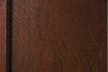 明治期の蔵戸をリペア&カスタム!設置場所に合わせてリサイズし、ドアにリメイク。時代箪笥の引手、アクリル製の家紋を取り付け。外部用塗装で仕上げ。(玄関戸、建具、玄関ドア)