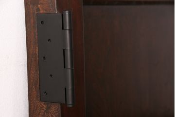 明治期の蔵戸をリペア&カスタム!設置場所に合わせてリサイズし、ドアにリメイク。時代箪笥の引手、アクリル製の家紋を取り付け。外部用塗装で仕上げ。(玄関戸、建具、玄関ドア)