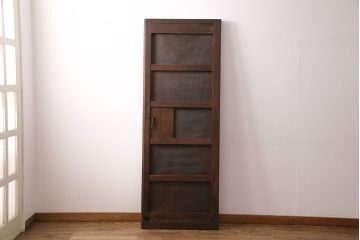 明治期の蔵戸をリペア&カスタム!設置場所に合わせてリサイズし、ドアにリメイク。時代箪笥の引手、アクリル製の家紋を取り付け。外部用塗装で仕上げ。(玄関戸、建具、玄関ドア)