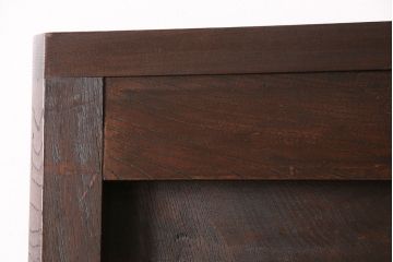 明治期の蔵戸をリペア&カスタム!設置場所に合わせてリサイズし、ドアにリメイク。時代箪笥の引手、アクリル製の家紋を取り付け。外部用塗装で仕上げ。(玄関戸、建具、玄関ドア)