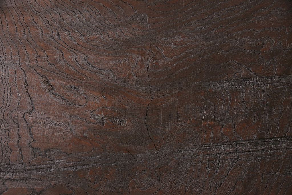 明治期の蔵戸をリペア&カスタム!設置場所に合わせてリサイズし、ドアにリメイク。時代箪笥の引手、アクリル製の家紋を取り付け。外部用塗装で仕上げ。(玄関戸、建具、玄関ドア)