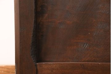 明治期の蔵戸をリペア&カスタム!設置場所に合わせてリサイズし、ドアにリメイク。時代箪笥の引手、アクリル製の家紋を取り付け。外部用塗装で仕上げ。(玄関戸、建具、玄関ドア)