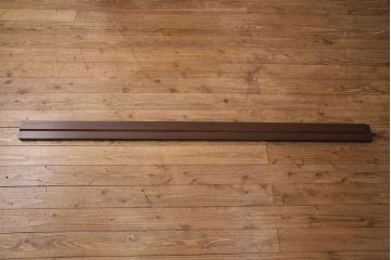 明治期の蔵戸をリペア&カスタム!設置場所に合わせてリサイズし、ドアにリメイク。時代箪笥の引手、アクリル製の家紋を取り付け。外部用塗装で仕上げ。(玄関戸、建具、玄関ドア)