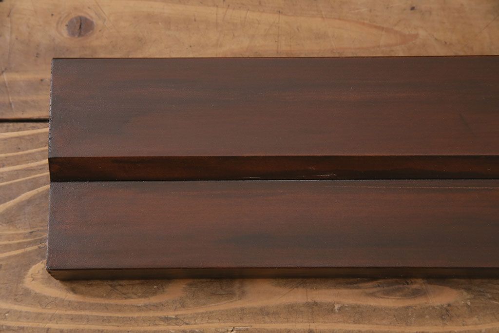 明治期の蔵戸をリペア&カスタム!設置場所に合わせてリサイズし、ドアにリメイク。時代箪笥の引手、アクリル製の家紋を取り付け。外部用塗装で仕上げ。(玄関戸、建具、玄関ドア)