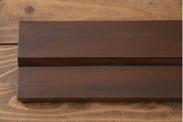 明治期の蔵戸をリペア&カスタム!設置場所に合わせてリサイズし、ドアにリメイク。時代箪笥の引手、アクリル製の家紋を取り付け。外部用塗装で仕上げ。(玄関戸、建具、玄関ドア)