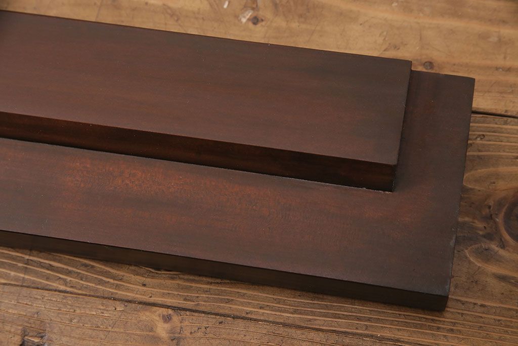 明治期の蔵戸をリペア&カスタム!設置場所に合わせてリサイズし、ドアにリメイク。時代箪笥の引手、アクリル製の家紋を取り付け。外部用塗装で仕上げ。(玄関戸、建具、玄関ドア)