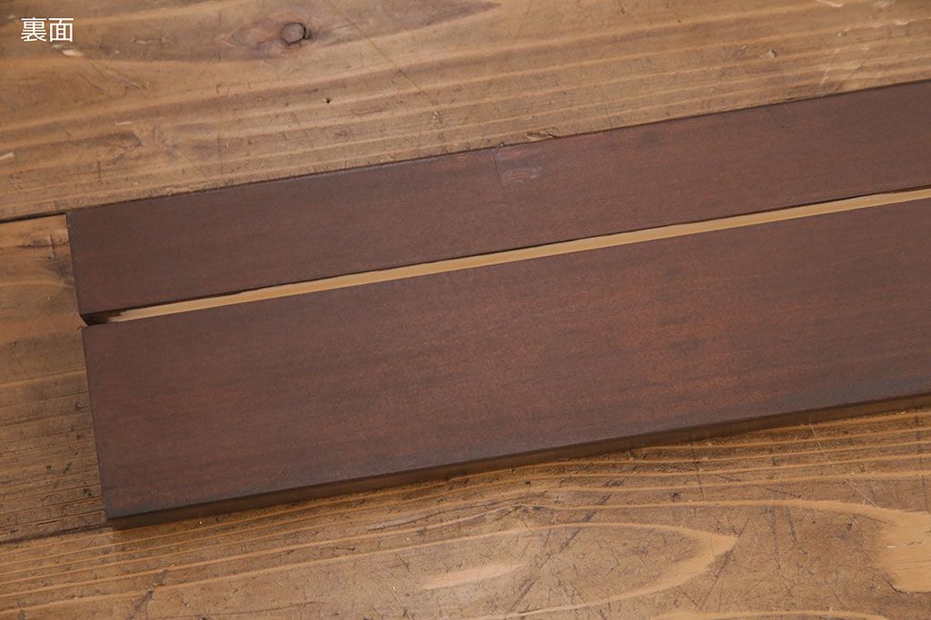 明治期の蔵戸をリペア&カスタム!設置場所に合わせてリサイズし、ドアにリメイク。時代箪笥の引手、アクリル製の家紋を取り付け。外部用塗装で仕上げ。(玄関戸、建具、玄関ドア)