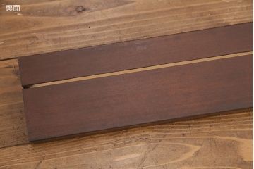 明治期の蔵戸をリペア&カスタム!設置場所に合わせてリサイズし、ドアにリメイク。時代箪笥の引手、アクリル製の家紋を取り付け。外部用塗装で仕上げ。(玄関戸、建具、玄関ドア)