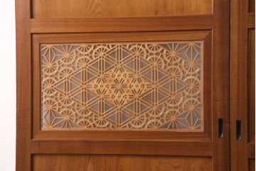 組子入り帯戸2枚をリペア&カスタム!設置場所に合わせてリサイズ。組子部分にクリアガラスを組み入れ。(引き戸、建具)