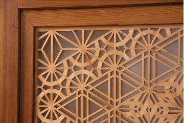 組子入り帯戸2枚をリペア&カスタム!設置場所に合わせてリサイズ。組子部分にクリアガラスを組み入れ。(引き戸、建具)