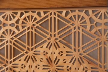 組子入り帯戸2枚をリペア&カスタム!設置場所に合わせてリサイズ。組子部分にクリアガラスを組み入れ。(引き戸、建具)