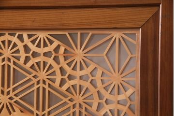 組子入り帯戸2枚をリペア&カスタム!設置場所に合わせてリサイズ。組子部分にクリアガラスを組み入れ。(引き戸、建具)