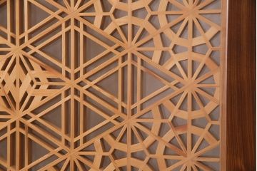 組子入り帯戸2枚をリペア&カスタム!設置場所に合わせてリサイズ。組子部分にクリアガラスを組み入れ。(引き戸、建具)