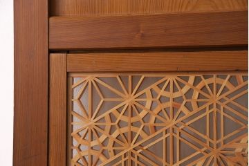 組子入り帯戸2枚をリペア&カスタム!設置場所に合わせてリサイズ。組子部分にクリアガラスを組み入れ。(引き戸、建具)