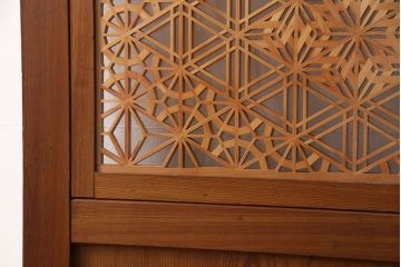 組子入り帯戸2枚をリペア&カスタム!設置場所に合わせてリサイズ。組子部分にクリアガラスを組み入れ。(引き戸、建具)