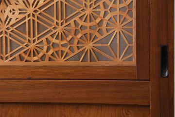 組子入り帯戸2枚をリペア&カスタム!設置場所に合わせてリサイズ。組子部分にクリアガラスを組み入れ。(引き戸、建具)