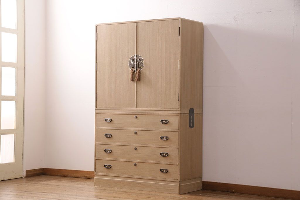 加茂総桐箪笥の見た目を変えずに綺麗にリペア!可動部の調整、クリーニングを行い、砥粉仕上げ。(総桐たんす、衣装箪笥、和タンス、引き出し)