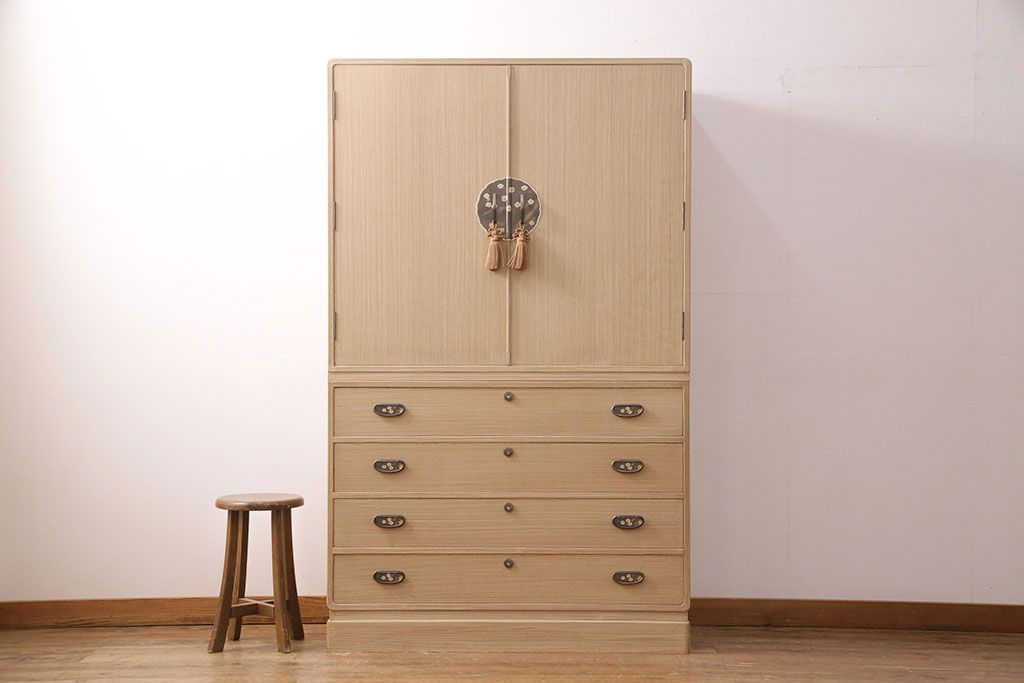 加茂総桐箪笥の見た目を変えずに綺麗にリペア!可動部の調整、クリーニングを行い、砥粉仕上げ。(総桐たんす、衣装箪笥、和タンス、引き出し)