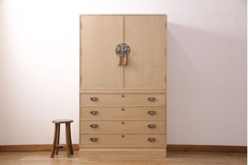 加茂総桐箪笥の見た目を変えずに綺麗にリペア!可動部の調整、クリーニングを行い、砥粉仕上げ。(総桐たんす、衣装箪笥、和タンス、引き出し)