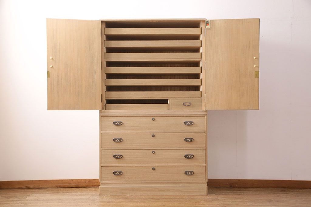 加茂総桐箪笥の見た目を変えずに綺麗にリペア!可動部の調整、クリーニングを行い、砥粉仕上げ。(総桐たんす、衣装箪笥、和タンス、引き出し)