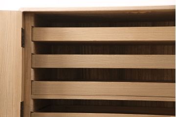 加茂総桐箪笥の見た目を変えずに綺麗にリペア!可動部の調整、クリーニングを行い、砥粉仕上げ。(総桐たんす、衣装箪笥、和タンス、引き出し)