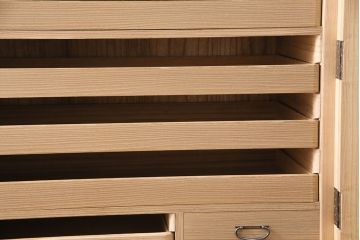 加茂総桐箪笥の見た目を変えずに綺麗にリペア!可動部の調整、クリーニングを行い、砥粉仕上げ。(総桐たんす、衣装箪笥、和タンス、引き出し)