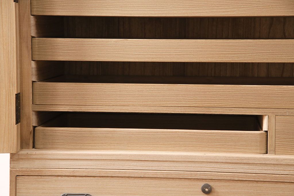 加茂総桐箪笥の見た目を変えずに綺麗にリペア!可動部の調整、クリーニングを行い、砥粉仕上げ。(総桐たんす、衣装箪笥、和タンス、引き出し)