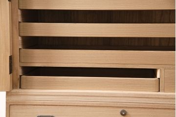 加茂総桐箪笥の見た目を変えずに綺麗にリペア!可動部の調整、クリーニングを行い、砥粉仕上げ。(総桐たんす、衣装箪笥、和タンス、引き出し)