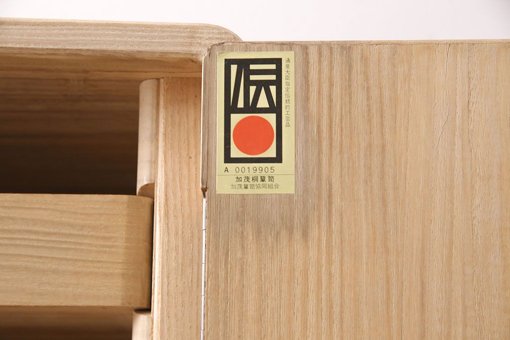 加茂総桐箪笥の見た目を変えずに綺麗にリペア!可動部の調整、クリーニングを行い、砥粉仕上げ。(総桐たんす、衣装箪笥、和タンス、引き出し)