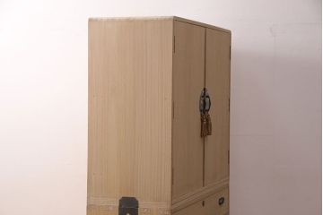 加茂総桐箪笥の見た目を変えずに綺麗にリペア!可動部の調整、クリーニングを行い、砥粉仕上げ。(総桐たんす、衣装箪笥、和タンス、引き出し)