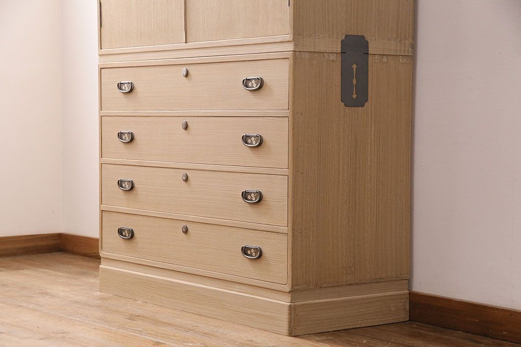 加茂総桐箪笥の見た目を変えずに綺麗にリペア!可動部の調整、クリーニングを行い、砥粉仕上げ。(総桐たんす、衣装箪笥、和タンス、引き出し)