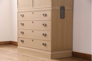 加茂総桐箪笥の見た目を変えずに綺麗にリペア!可動部の調整、クリーニングを行い、砥粉仕上げ。(総桐たんす、衣装箪笥、和タンス、引き出し)