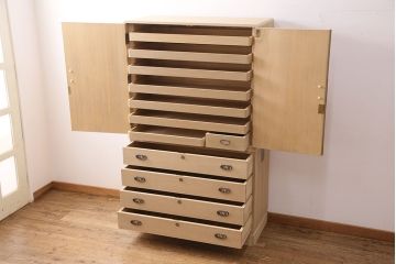 加茂総桐箪笥の見た目を変えずに綺麗にリペア!可動部の調整、クリーニングを行い、砥粉仕上げ。(総桐たんす、衣装箪笥、和タンス、引き出し)