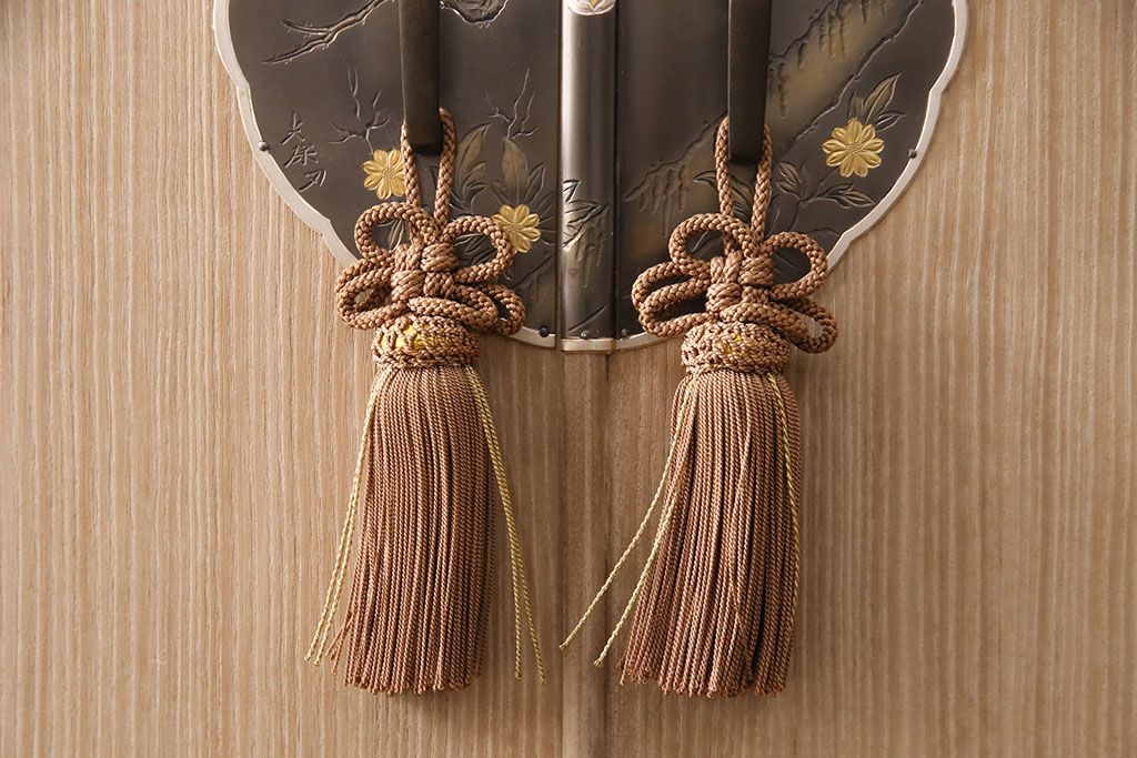 加茂総桐箪笥の見た目を変えずに綺麗にリペア!可動部の調整、クリーニングを行い、砥粉仕上げ。(総桐たんす、衣装箪笥、和タンス、引き出し)