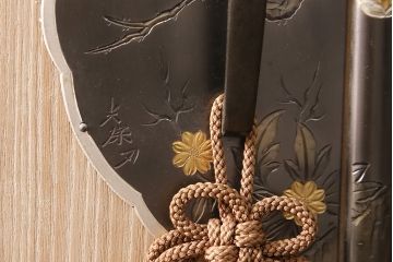 加茂総桐箪笥の見た目を変えずに綺麗にリペア!可動部の調整、クリーニングを行い、砥粉仕上げ。(総桐たんす、衣装箪笥、和タンス、引き出し)