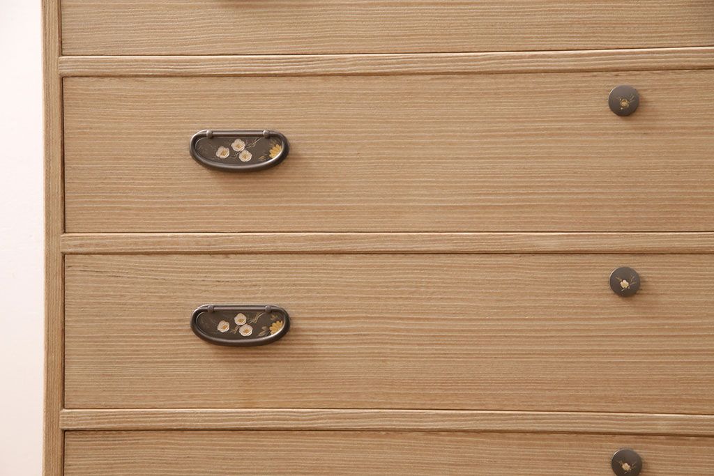 加茂総桐箪笥の見た目を変えずに綺麗にリペア!可動部の調整、クリーニングを行い、砥粉仕上げ。(総桐たんす、衣装箪笥、和タンス、引き出し)