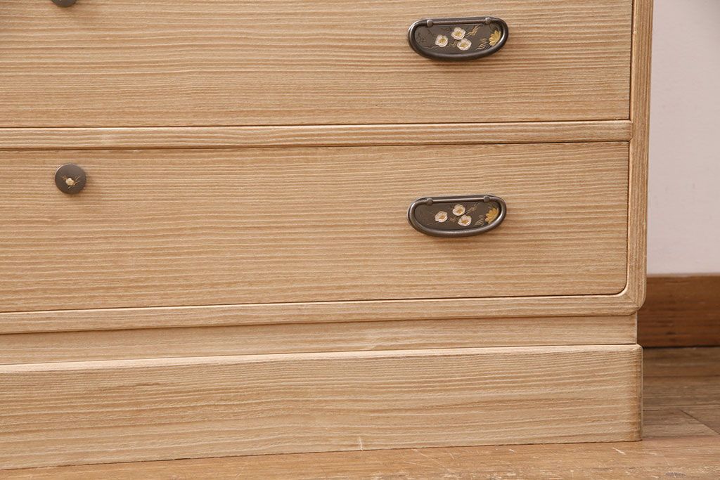 加茂総桐箪笥の見た目を変えずに綺麗にリペア!可動部の調整、クリーニングを行い、砥粉仕上げ。(総桐たんす、衣装箪笥、和タンス、引き出し)