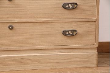 加茂総桐箪笥の見た目を変えずに綺麗にリペア!可動部の調整、クリーニングを行い、砥粉仕上げ。(総桐たんす、衣装箪笥、和タンス、引き出し)