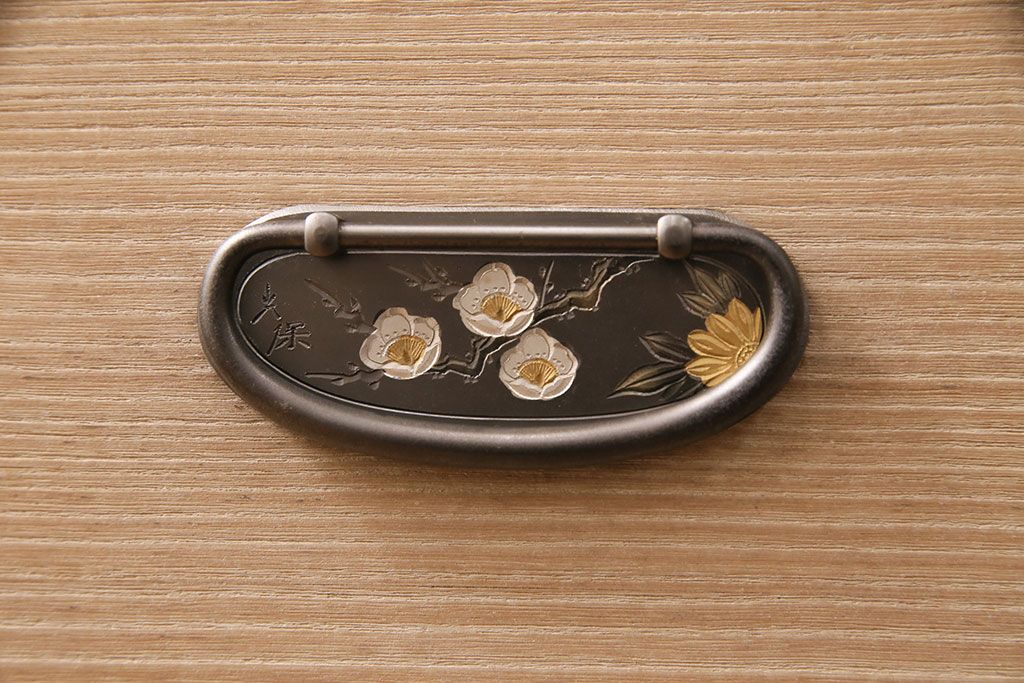 加茂総桐箪笥の見た目を変えずに綺麗にリペア!可動部の調整、クリーニングを行い、砥粉仕上げ。(総桐たんす、衣装箪笥、和タンス、引き出し)