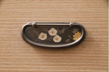 加茂総桐箪笥の見た目を変えずに綺麗にリペア!可動部の調整、クリーニングを行い、砥粉仕上げ。(総桐たんす、衣装箪笥、和タンス、引き出し)