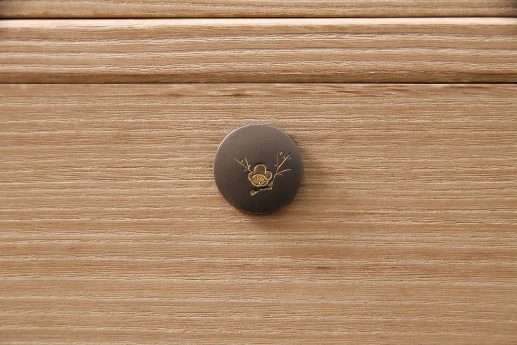 加茂総桐箪笥の見た目を変えずに綺麗にリペア!可動部の調整、クリーニングを行い、砥粉仕上げ。(総桐たんす、衣装箪笥、和タンス、引き出し)