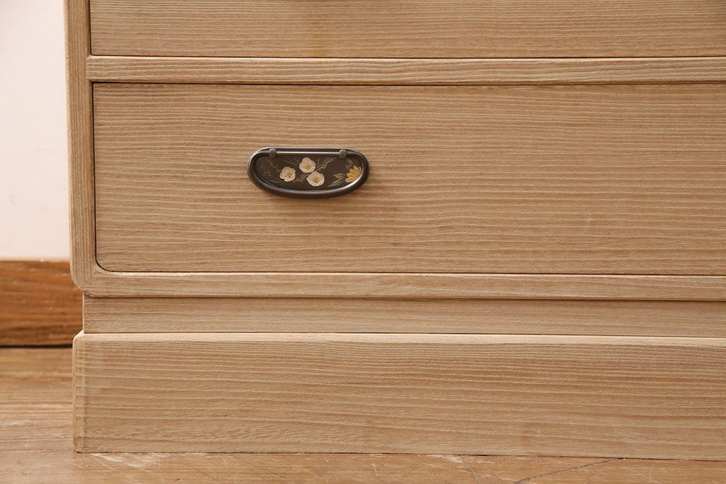 加茂総桐箪笥の見た目を変えずに綺麗にリペア!可動部の調整、クリーニングを行い、砥粉仕上げ。(総桐たんす、衣装箪笥、和タンス、引き出し)