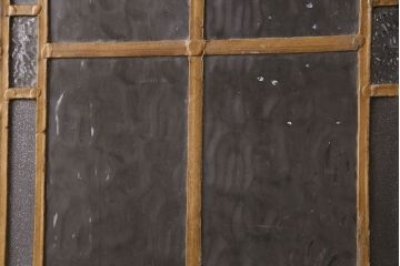 イギリスアンティークの木製吊り下げ戸をリペア&カスタム!上部の金具、側面のブラシを取り外し。モカベージュのエイジング塗装で仕上げ。(ガラス戸、建具)