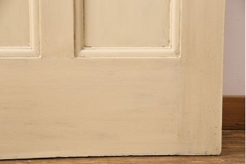 イギリスアンティークの木製吊り下げ戸をリペア&カスタム!上部の金具、側面のブラシを取り外し。モカベージュのエイジング塗装で仕上げ。(ガラス戸、建具)