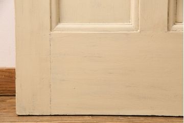 イギリスアンティークの木製吊り下げ戸をリペア&カスタム!上部の金具、側面のブラシを取り外し。モカベージュのエイジング塗装で仕上げ。(ガラス戸、建具)