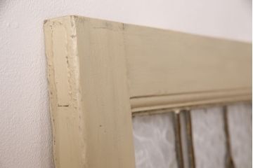 イギリスアンティークの木製吊り下げ戸をリペア&カスタム!上部の金具、側面のブラシを取り外し。モカベージュのエイジング塗装で仕上げ。(ガラス戸、建具)