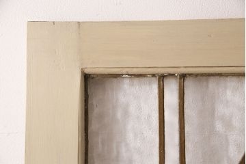 イギリスアンティークの木製吊り下げ戸をリペア&カスタム!上部の金具、側面のブラシを取り外し。モカベージュのエイジング塗装で仕上げ。(ガラス戸、建具)