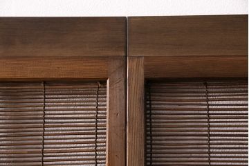 簾戸4枚をリペア&カスタム!設置場所に合わせてリサイズ。取っ手を取り付け。現状に近しい色味に着色し仕上げ。(引き戸、夏戸、建具)